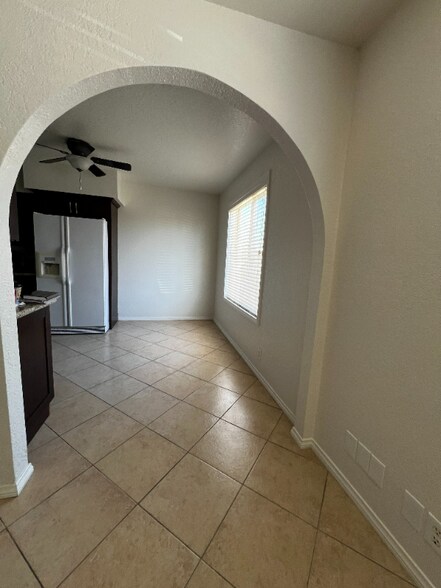 Building Photo - 261 Cottonwood Dr