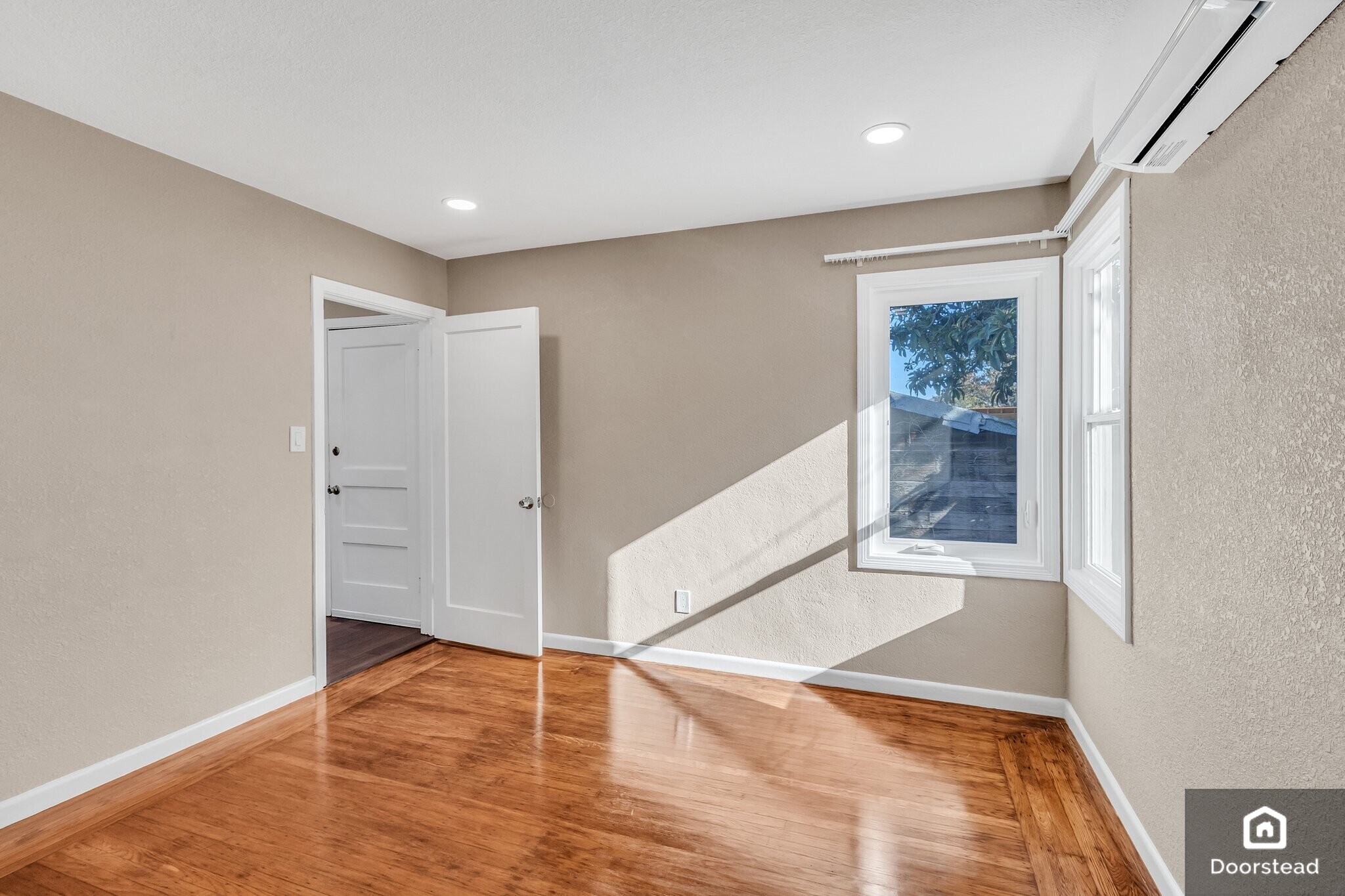 Building Photo - 711 Smith Ave