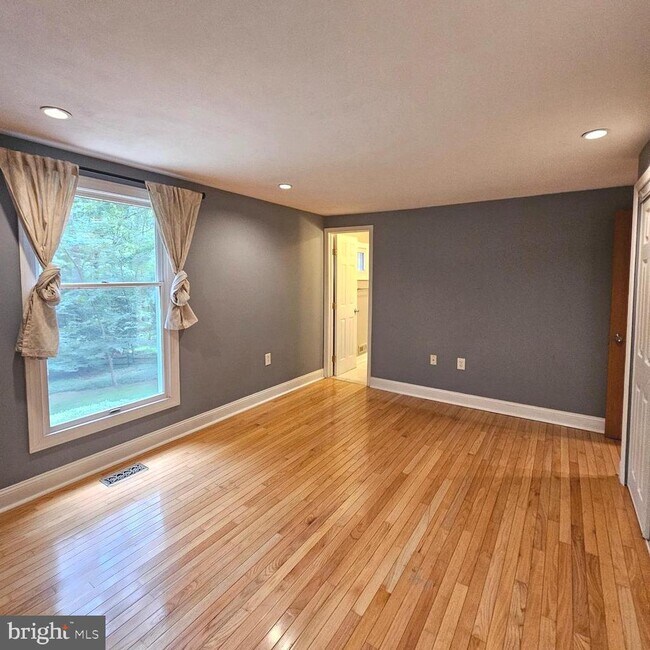 Building Photo - 2509 Foxcroft Way