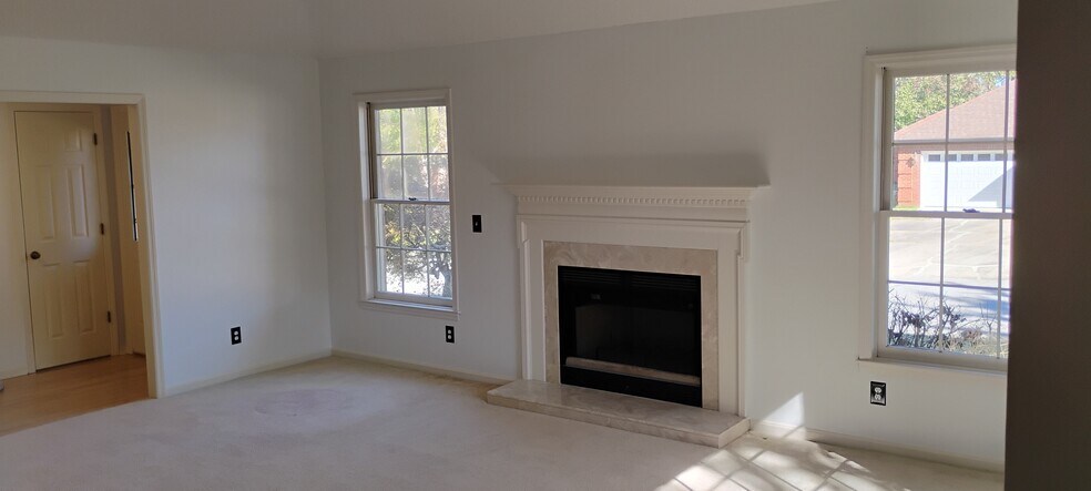 Building Photo - 101 Raintree Dr