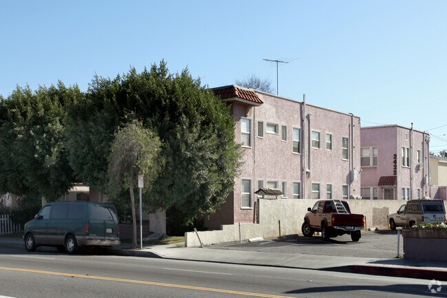 Primary Photo - 2420-2422 E 7th St