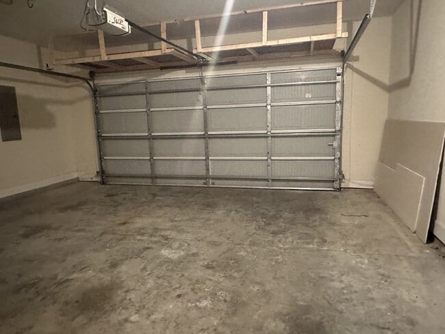 Building Photo - Three Bedroom Home located in Midpoint!