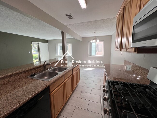 Building Photo - A Very Nice 2bd/1ba Citrus Heights Condo with Garage