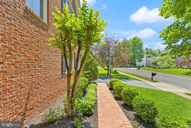 Building Photo - 46448 Montgomery Pl