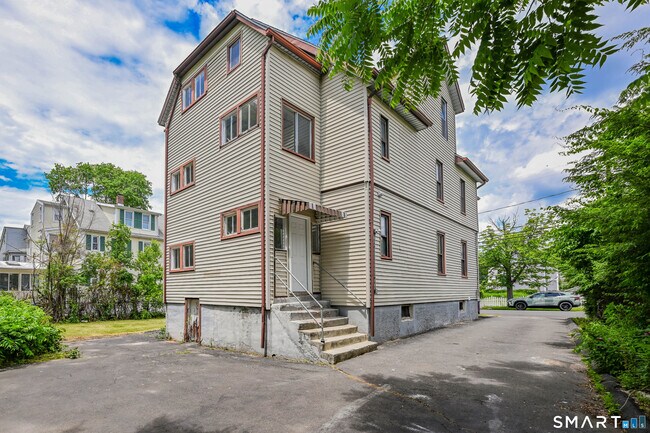 Building Photo - 54 Overlook Ave