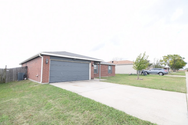 Building Photo - 4402 Matt Dr