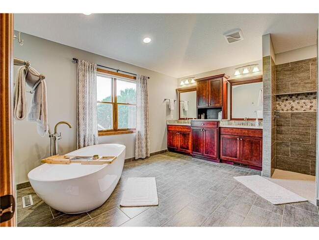 Building Photo - 2456 Hunter Dr