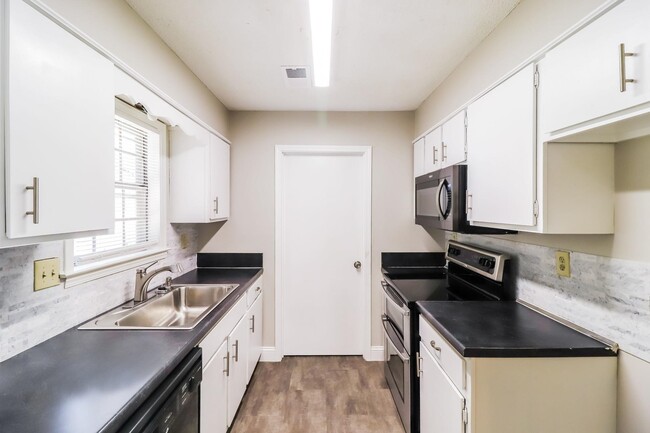 Building Photo - 1065 Llano Cove