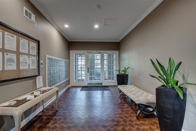 Building Photo - 2400 N Braeswood Blvd