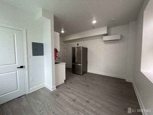 Primary Photo - 103 Bayard St