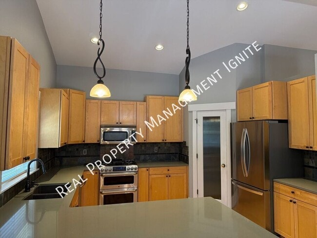 Building Photo - 2955 N W Bordeaux Ln
