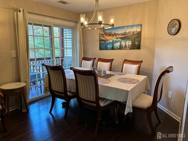 Building Photo - 5192 Beech Ct