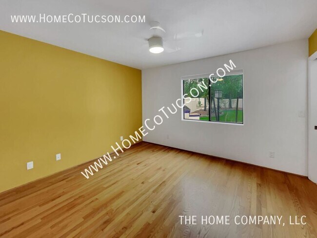 Building Photo - 1005 W Los Altos Rd