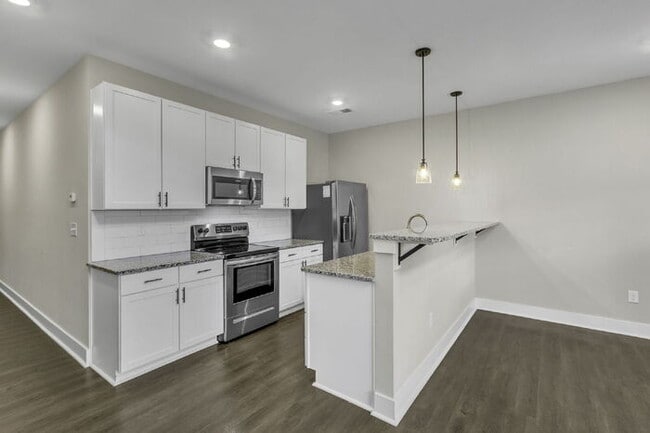 Building Photo - Modern 2BD, 2.5BA Townhouse with Large Loft in Travelers Rest