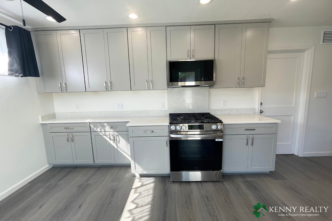 Building Photo - Fully Remodeled 3 Bedroom Home in Sunshine...