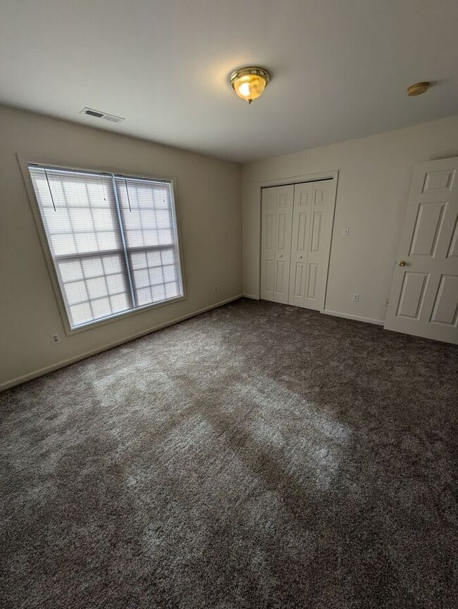 Building Photo - 2BD/2.5BA Unit at Water Oaks in Hickory