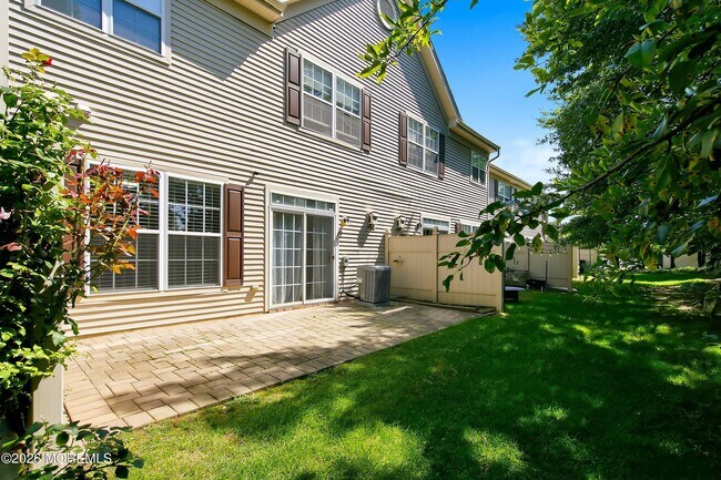 Building Photo - 90 Banyan Blvd