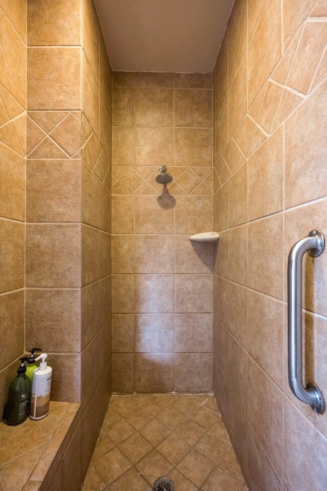 Building Photo - 2711 Sunrise Point Rd