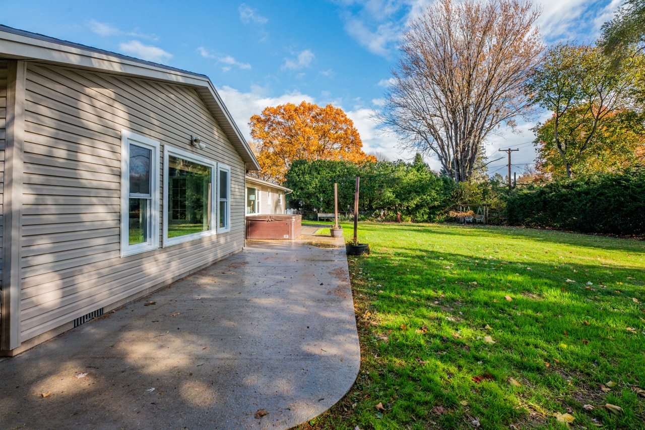 Building Photo - 245 Birch Ln