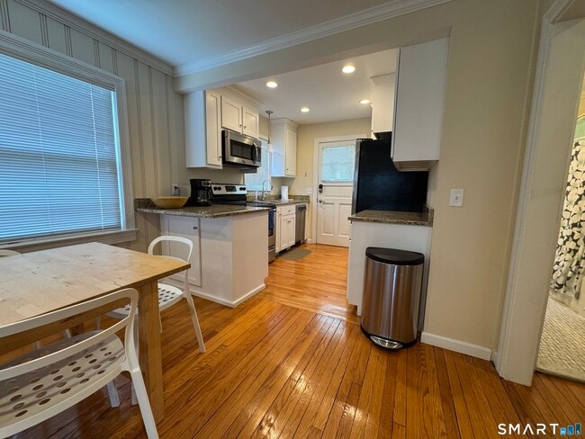 Building Photo - 42 Parkway S