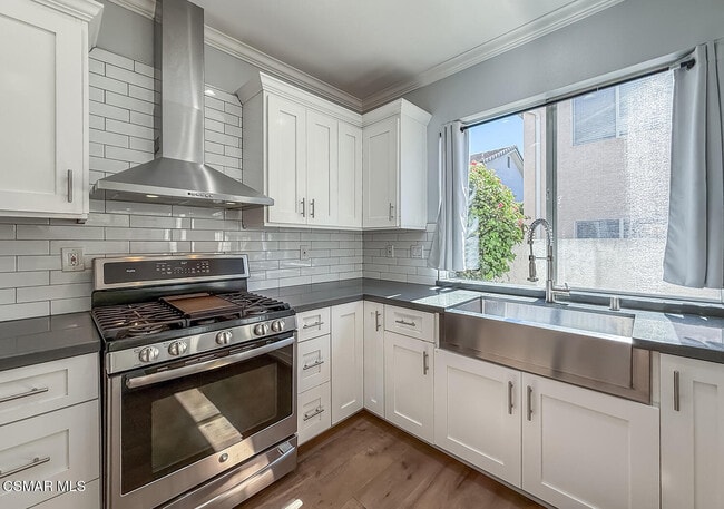 Building Photo - 5470 Seine Ct
