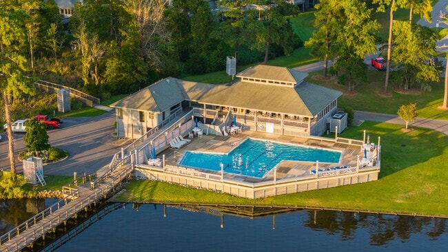 Building Photo - Furnished Townhome with Water Views and Boat Slip!
