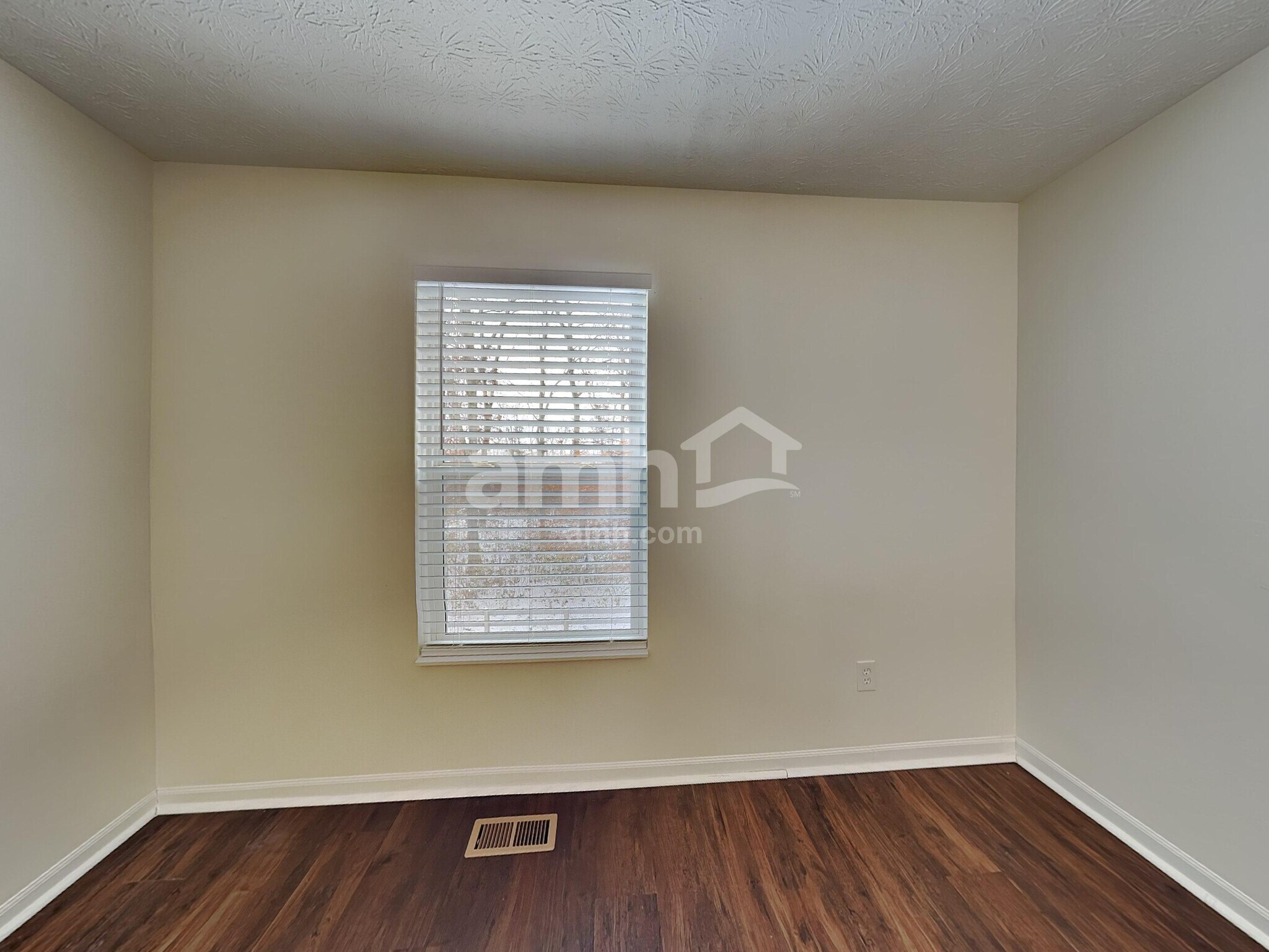 Building Photo - 568 Princeton St