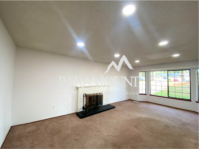 Building Photo - 3 Bedroom 2 Bath Oasis in Port Orchard!