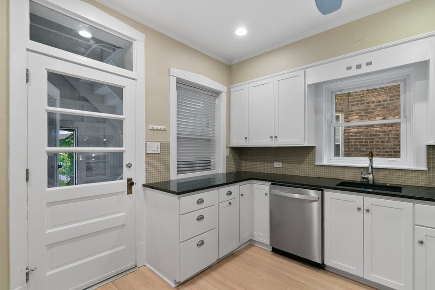 first floor kitchen - 1031 Wesley Ave