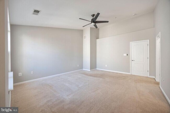 Building Photo - 844 Oriole Ave