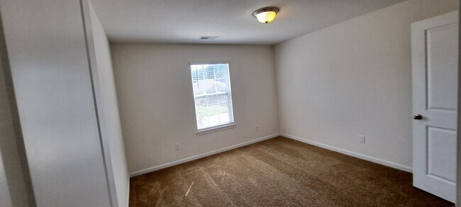 Building Photo - 1527 Sergeant Ln