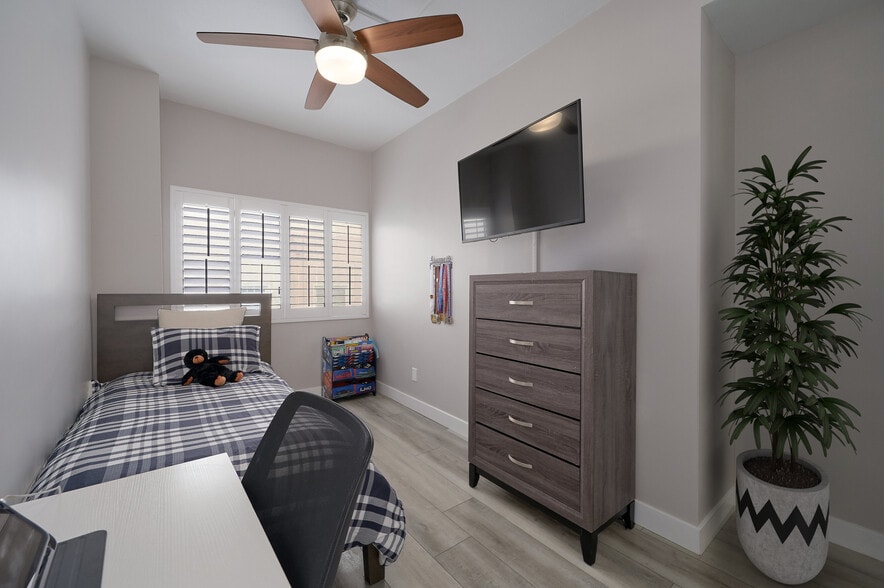 Building Photo - 121 S Palm Dr