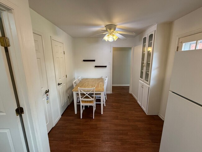 Building Photo - 7 Maple Ln