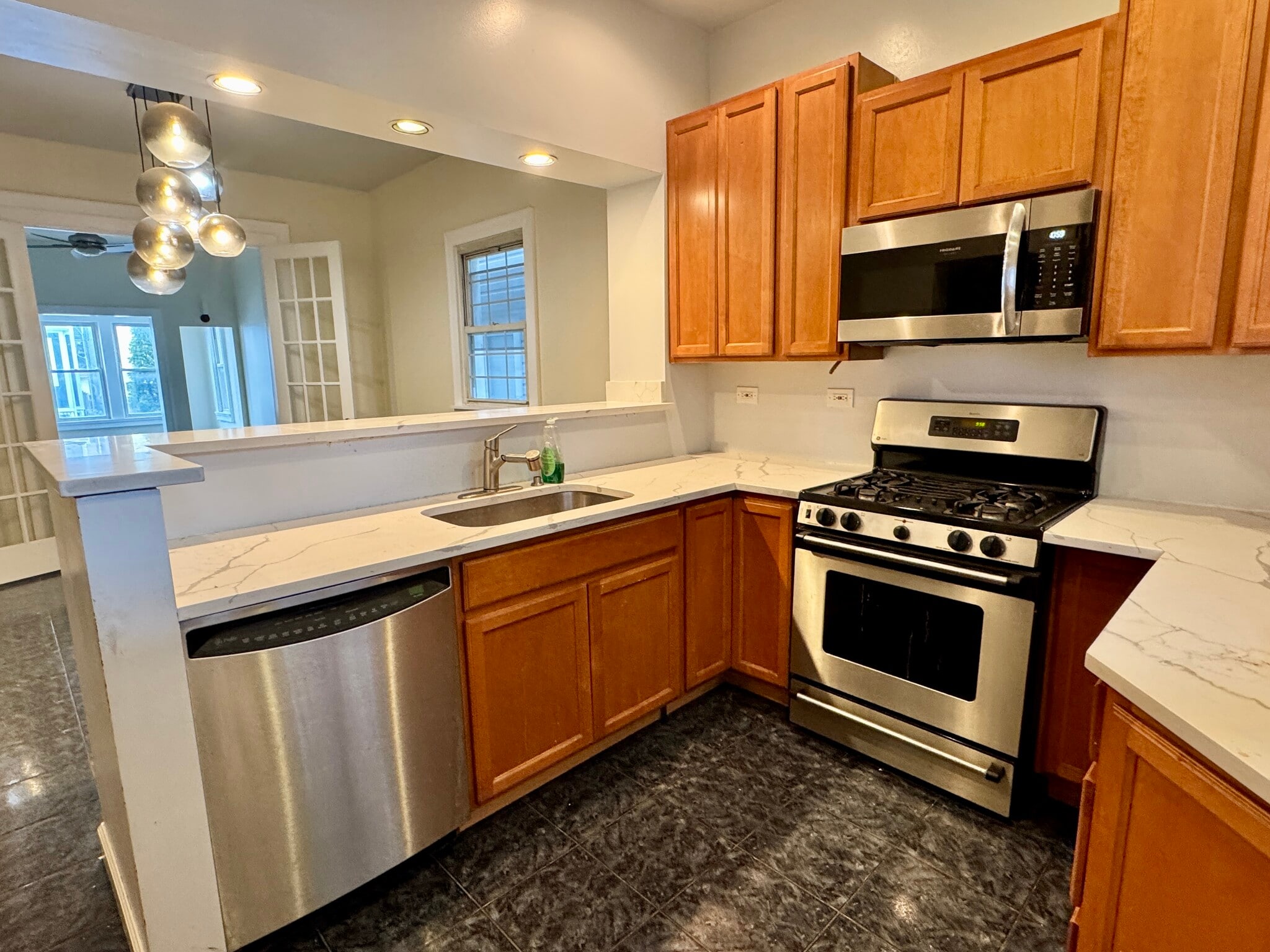 Building Photo - 1714 N Troy St