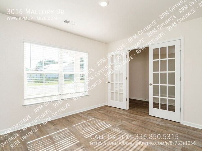 Building Photo - 3016 Mallory Dr