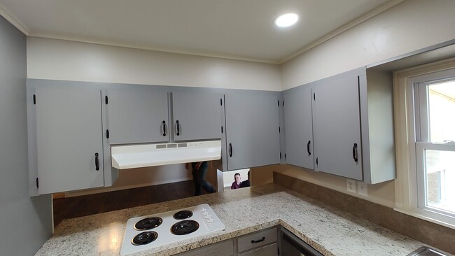 Building Photo - 2025 N 432