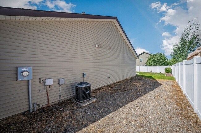 Building Photo - 3 bed 2 bath Rancher, Landings Community, CDA