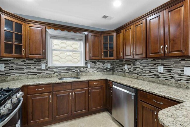 Building Photo - 150 Congress St