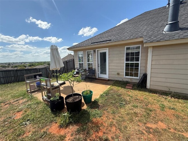 Building Photo - 650 Little Farm Rd