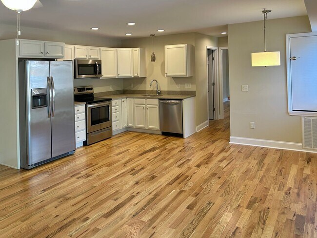 Building Photo - 2 Bedroom 1 Bath - Downtown Morganton - Anderson Place Apts.