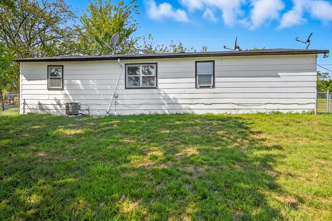 Building Photo - 1166 N Texas 78 Business