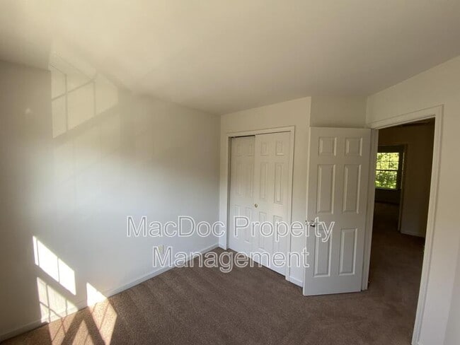 Building Photo - 4249 Normandy Ct