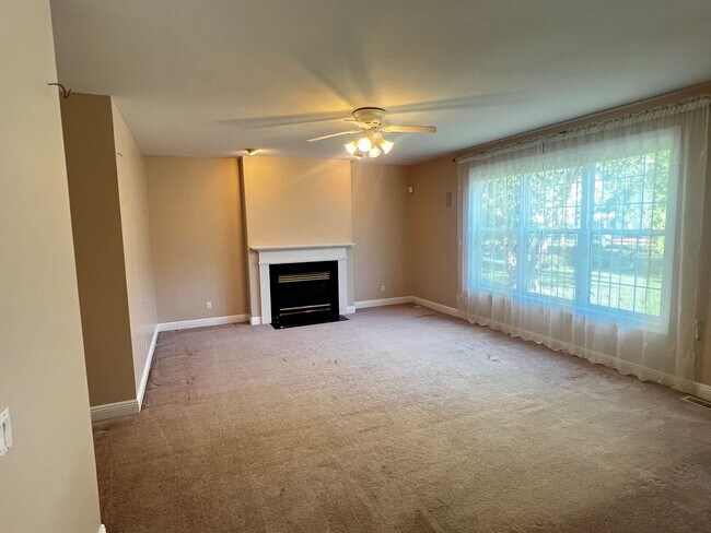Building Photo - 2708 Bayhill Dr