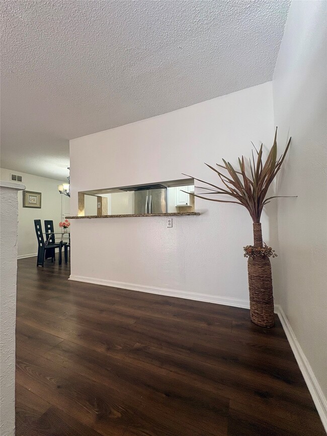 Building Photo - 2744 Briarhurst Dr