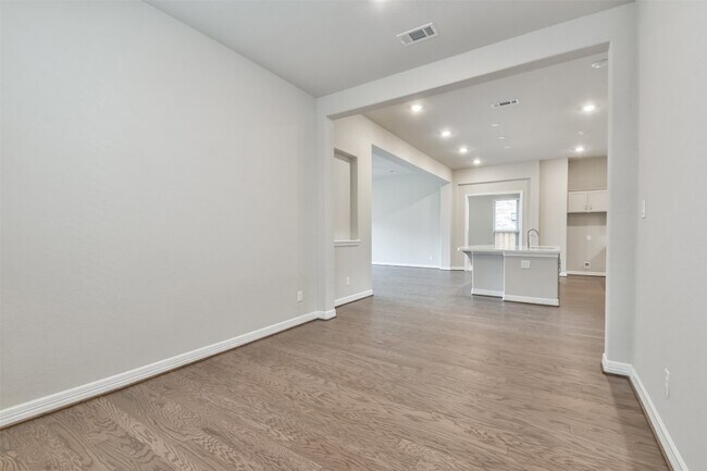 Building Photo - 27124 Regal Scott Dr