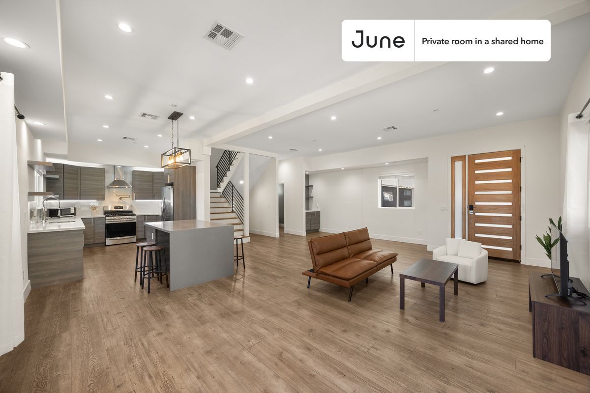 Building Photo - Room in Shared 4 bed/4 bath home