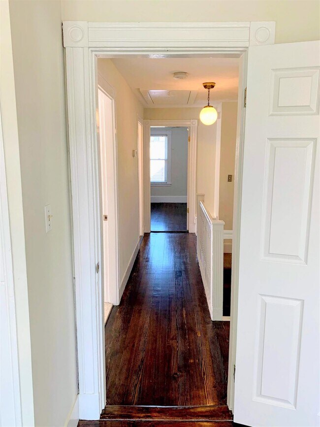 Building Photo - 98 Bristol Rd