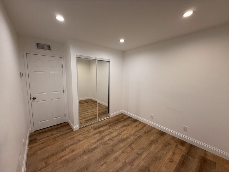 Building Photo - 439 S Catalina Ave