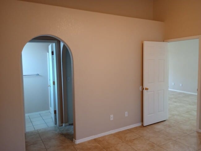 Building Photo - W Concordia Dr