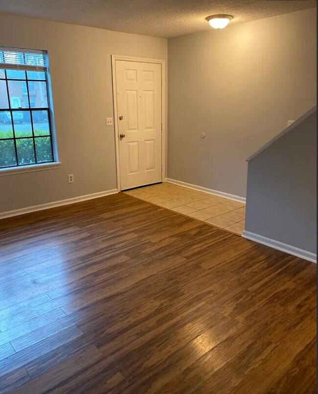 Building Photo - 111 Timber Ln